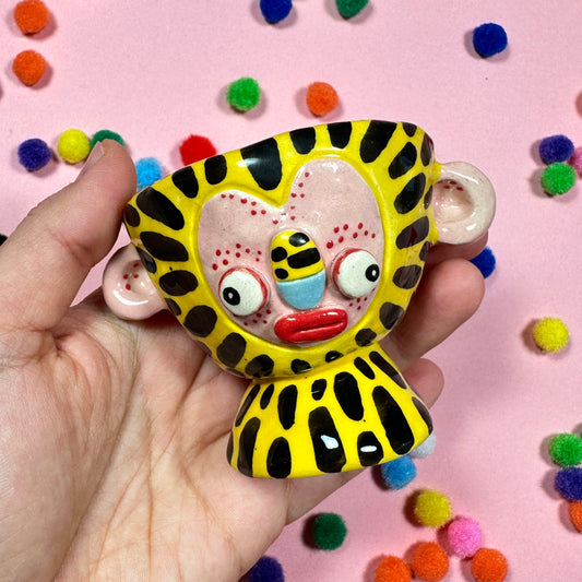 Miniature candle with a cookie scent