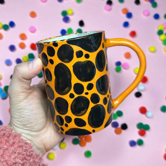 Spotted mug, 355 ml