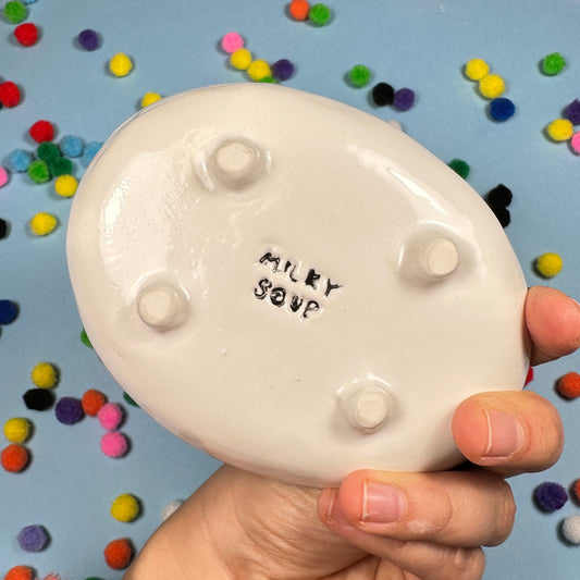 Soap dish with a checkered pattern