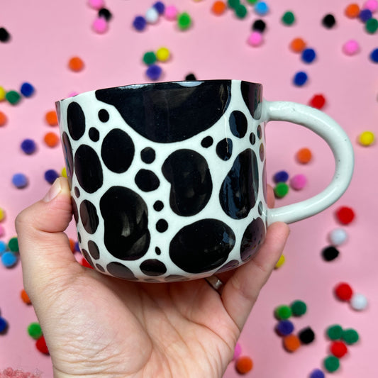 Spotted mug, 365 ml