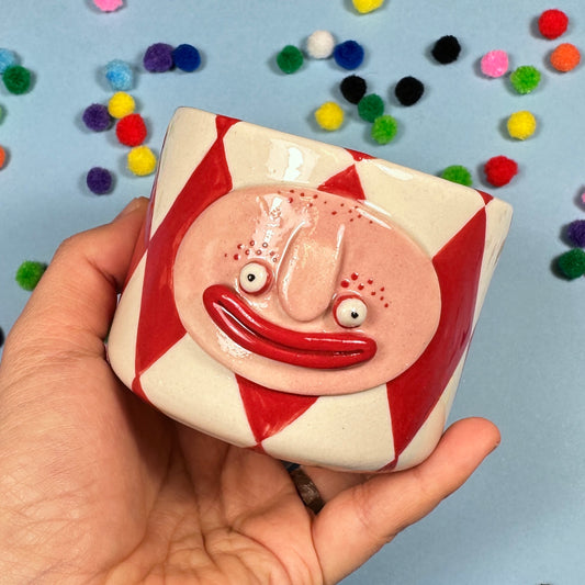 Ceramic cup in a red harlequin pattern, 270 ml