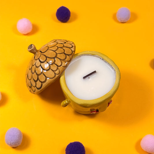Small Acorn Soy Candle with Wooden Wick and Cookie Scent