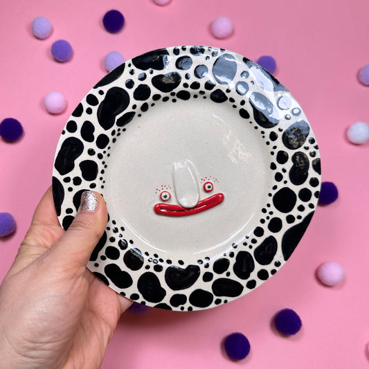 Миниатюрная пятнистая тарелка