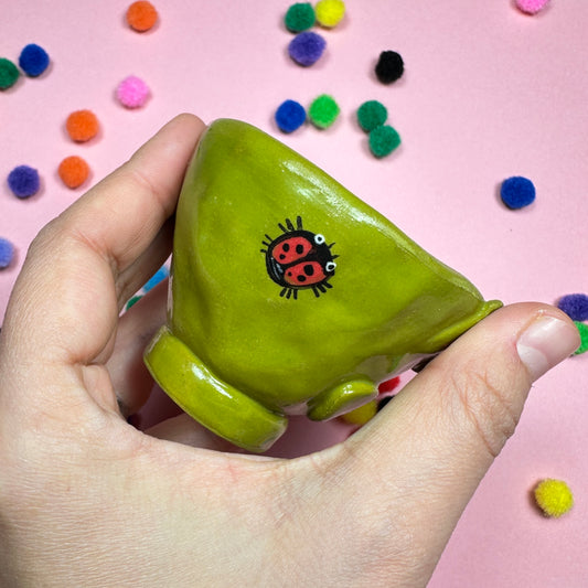 Candle with the scent of sweet cookies "Frog and ladybug"