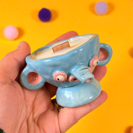 Small Elephant Soy Candle with Wooden Wick and Cookie Scent