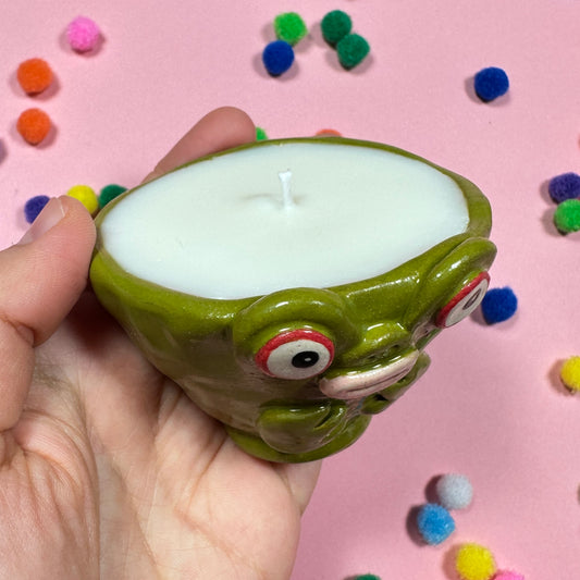 Candle with the scent of sweet cookies "Frog and ladybug"