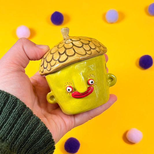 Small Acorn Soy Candle with Wooden Wick and Cookie Scent