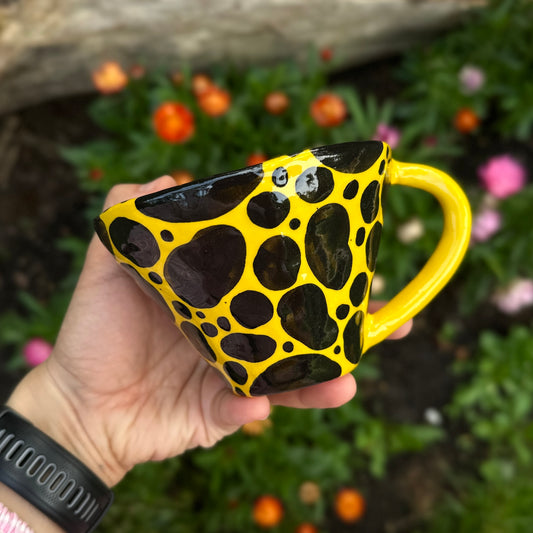 Spotted yellow mug, 250 ml