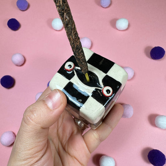 Подставка для благовоний в шахматную клеточку